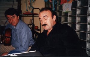 Μπάμπης Κουρκούδιαλος, Σπύρος Λαζαρίδης. Ωδείο Πρακτέον, Εύοσμος, Μάρτιος 2002. Πρώτη ανάγνωση του Δρόμου.